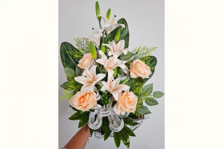 Bukiet pogrzebowy - Lilia i Róża x 10